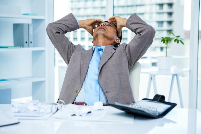 教师|中年男教师，中小学校最尴尬的一群人