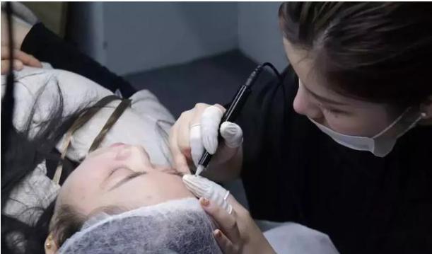 KIKO測評種草 過年前別紋“美瞳線”了，離職員工透露3點原因，還好我沒紋