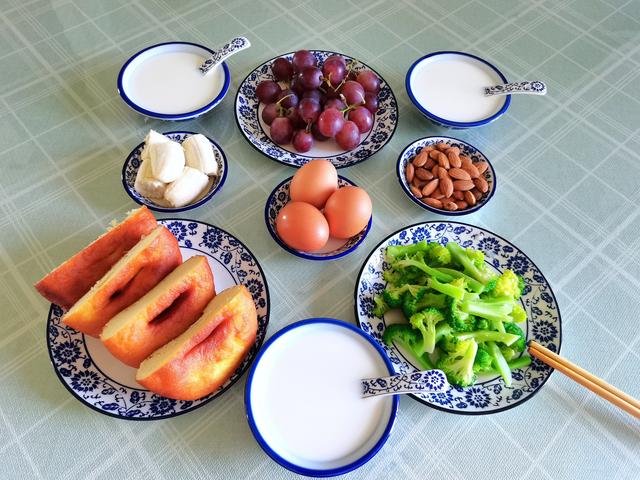 番茄|7月份，我家早餐这样吃，粗粮多，蔬菜多， 家人越吃身体越苗条了