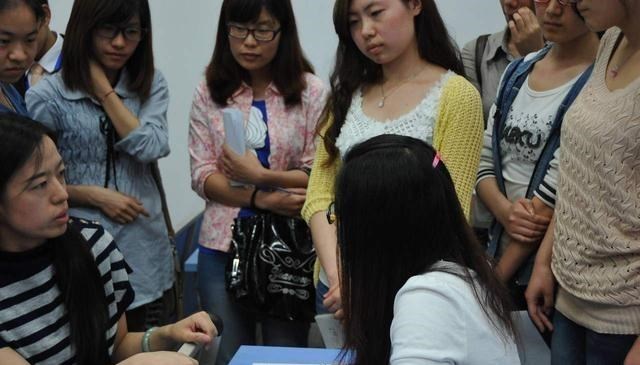 大学|26年前，692分考上人民大学，毕业后嫁到农村的伍继红，现状如何