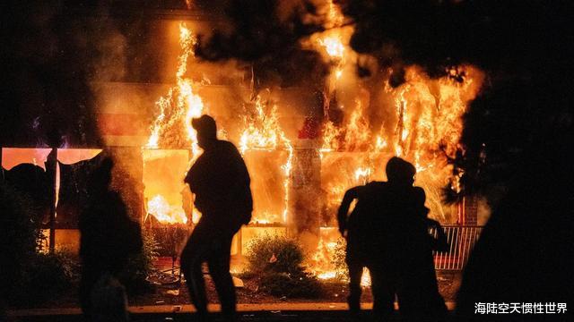 美國暴動始發地損失慘重：3500棟房屋被燒毀，經濟已倒退到50年前-圖4