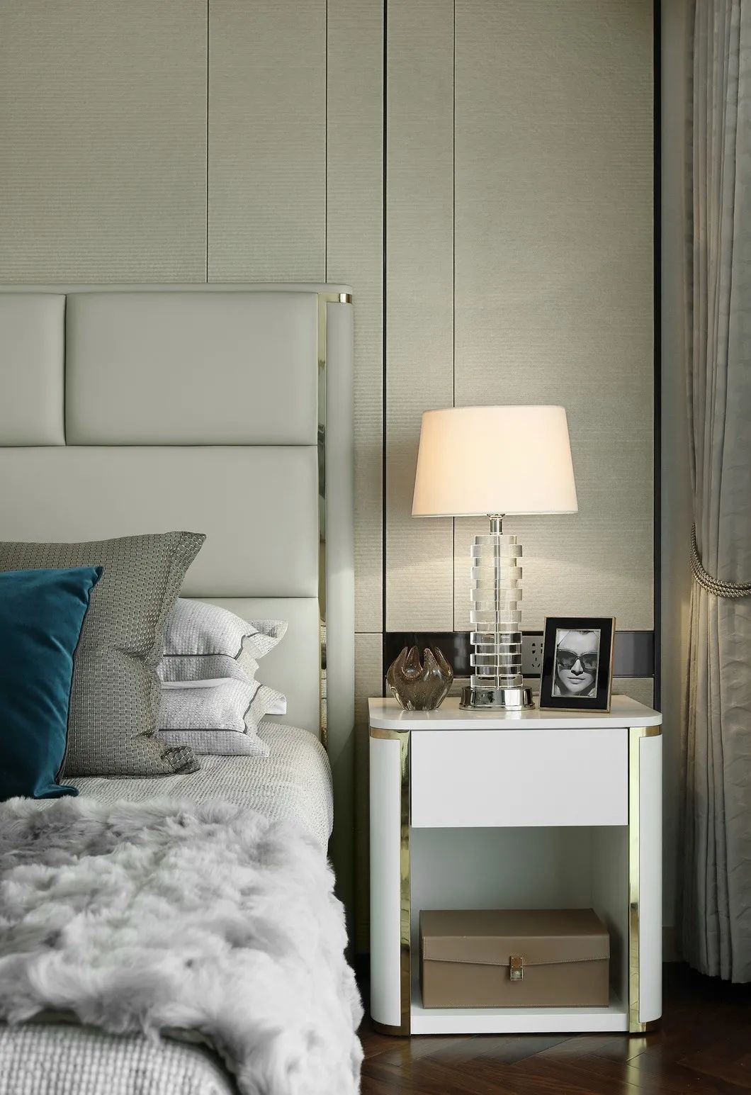 |170m2现代轻奢风，轻盈豪华的现代材料质感巧妙地融合在空间中！