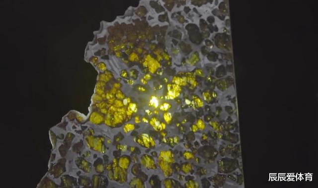 陨石■世界仅存2颗陨石钻石夜明珠，一颗在美国，一颗被中国人放鱼缸中