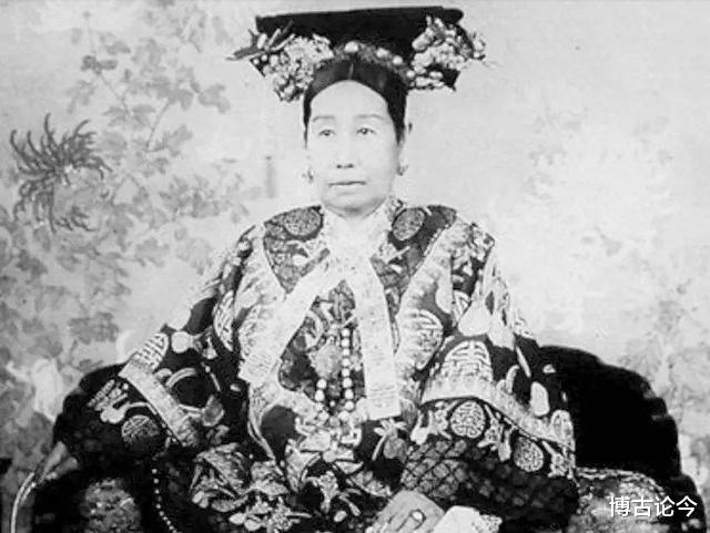 『慈禧太后』慈禧死前喝王八汤吊命，刚断气，太监就立马往嘴里塞了一颗夜明珠