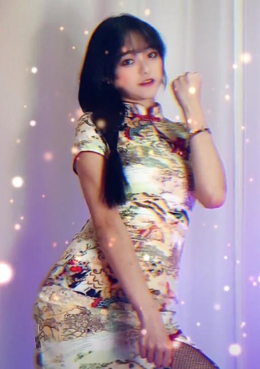 陈意礼|千万网红挑战旗袍失败，苗条身材变“壮妇”, 这是要去打拳？