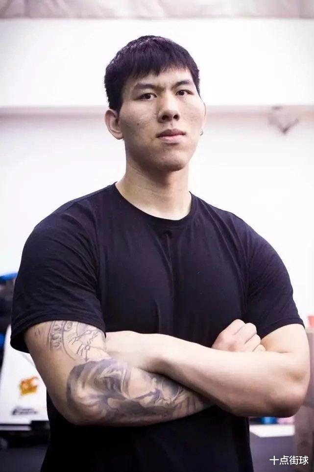 [王少杰]中国野球第一人结婚了！曾拒绝CBA但年薪远超状元王少杰，妻子很漂亮