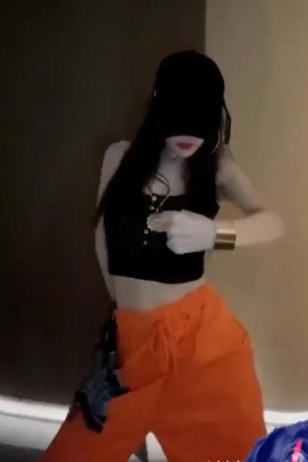 贾乃亮|见面就搂腰拥抱,贾乃亮王珞丹官宣了?网友:都是单身有何不妥