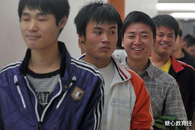 大学|2021届高考生有福了，今年大一新生却欲哭无泪，家长：早该如此