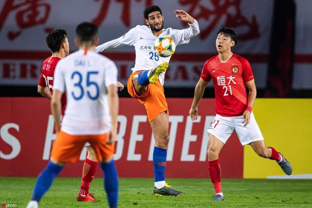 蒿俊闵|中超再现重大改判，鲁能队长蒿俊闵沉冤昭雪，VAR立了大功