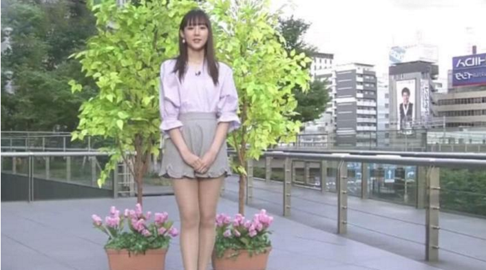 |日本气象台女主持火了,仅凭一双“蜜汁腿”征服了观众,撑起全台的收视率!
