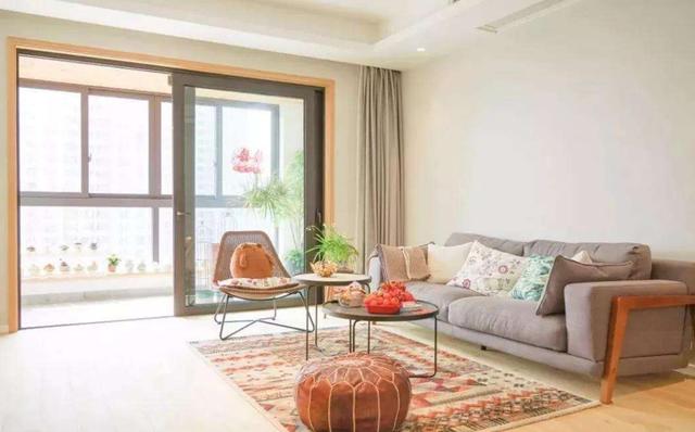 「」阳台和客厅之间要不要打通？看完7个设计就知道了，这么装才更好