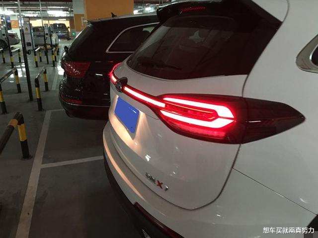 江淮汽车▲12万买江淮嘉悦X7，商场地库遇奥迪Q7，停旁边对比后车主满意笑了