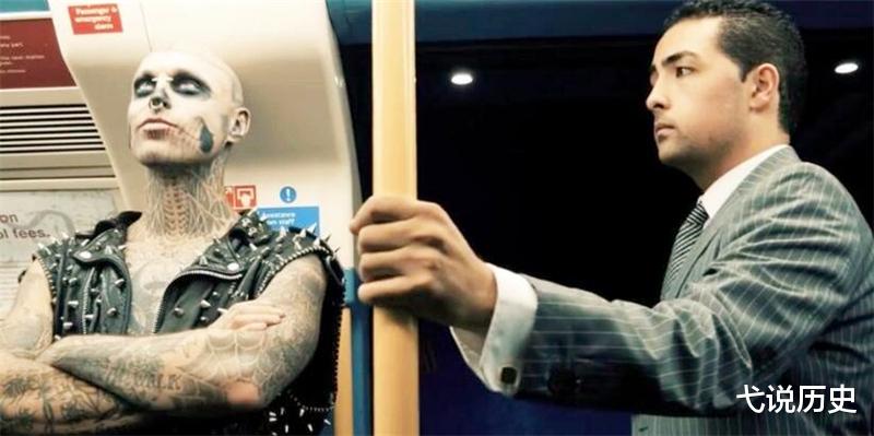 弋说历史|男子花2亿将“人骨”纹满全身，走红后却离开了人世