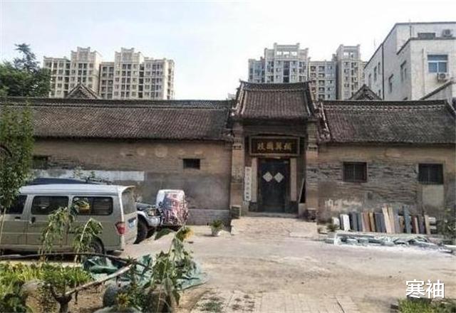 寒袖|郑州钉子户坚决不拆，拒绝88亿补助后，把自家祖宅变成文物建筑！