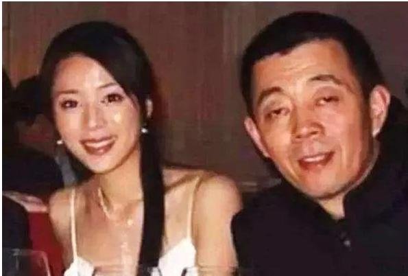 「张静初」“女版陈冠希”专睡导演20年遭正宫太太们封杀,现状如何?