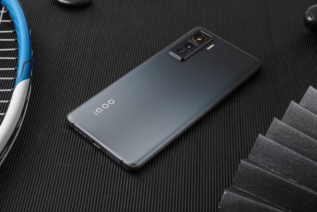 央视新闻|新一代性能猛兽登场！iQOO 5全面升级带来新体验