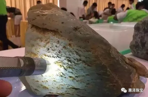 翡翠▲揭秘缅甸公盘那些事！