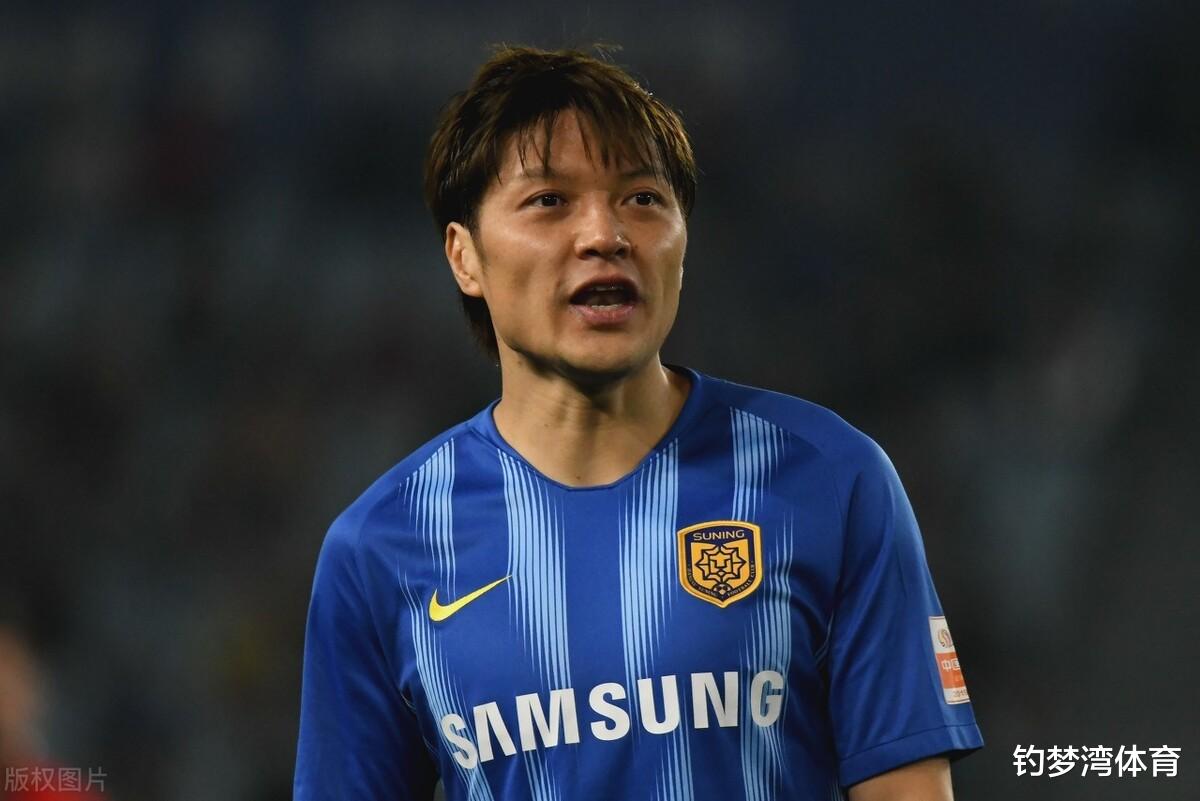 江苏苏宁|临近退役却被中超苏宁高价引进，用表现击碎质疑，遗憾离队早了