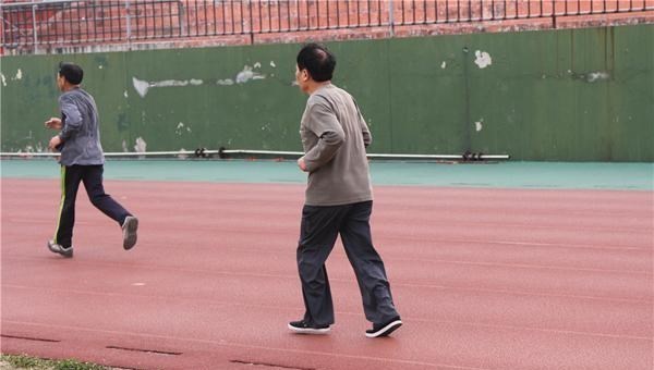 世界卫生组织|人活到多大年纪，就算老人了？世卫组织已给出标准，不服老也不行