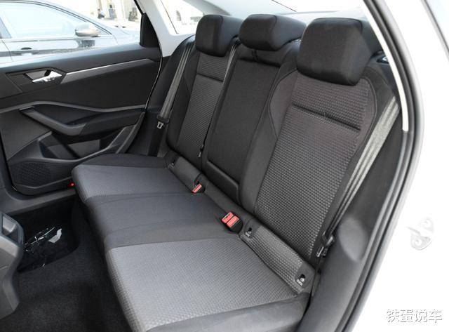 『大众速腾』新一代速腾,紧凑型中的B级车,9.89万配前后独立悬,油耗5.7升