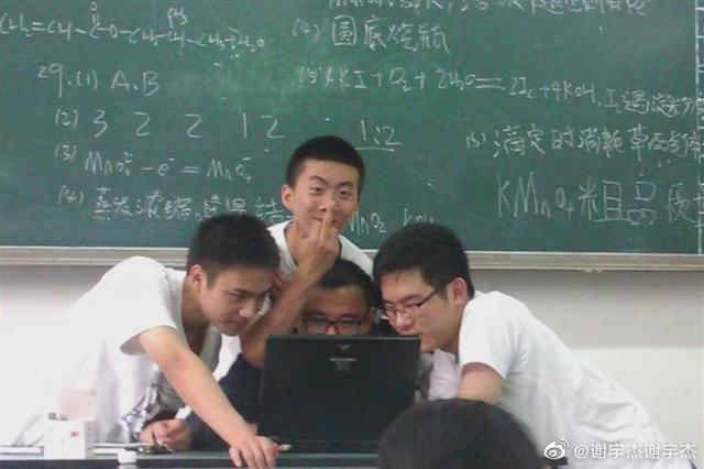 李艾@更高兄弟melo谢宇杰发布个人首张专辑《Old Master》