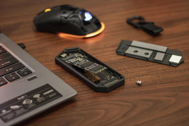 苹果|高速、高颜值的移动存储工具，ROG Strix Arion 幻影硬盘盒体验