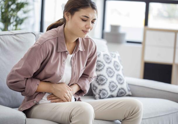 胃癌|胃癌早期不痛不痒？医生：身体出现“1臭1黑2痛”，趁早做胃镜