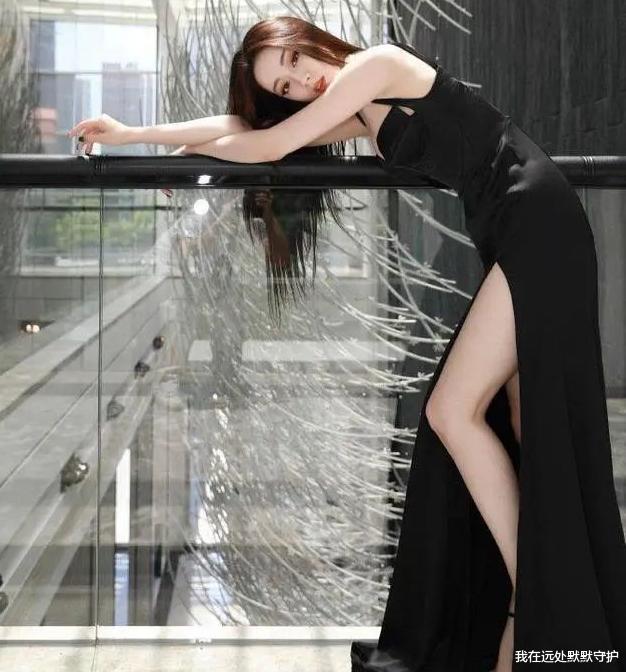 杨幂|唐嫣杨幂闹掰实锤？唐嫣产后首亮相被冷落，杨幂组团碾压
