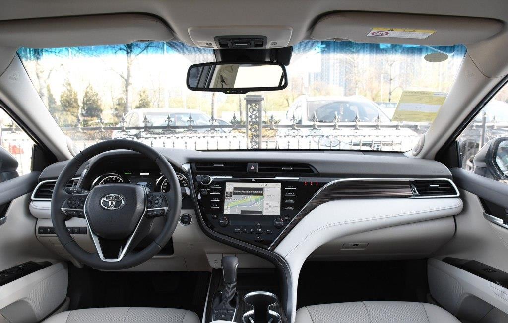 丰田凯美瑞|花21.7万提辆丰田凯美瑞值吗？它的车漆薄吗？看看车主的真实评价