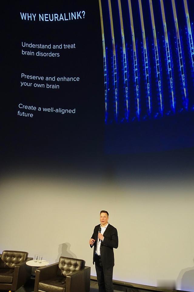 neuralink|马斯克已经把芯片安到了猪脑里,“脑控游戏”距离我们还有多远?