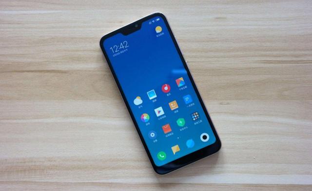 瀑布屏|什么是瀑布屏？什么又是挖孔屏？手机屏幕分不清？今天教你来辨别