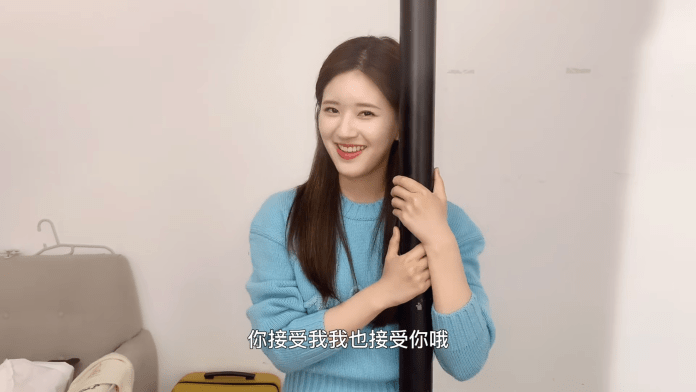 赵露思|赵露思清唱主题曲《我喜欢你》,频频出错+表情丰富,不愧是憨憨