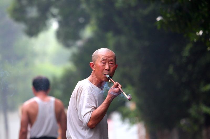 高血脂|吸烟确实有害健康, 但我建议你继续吸! 理由有4个