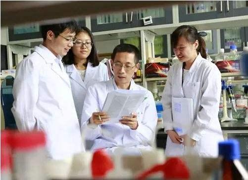 【施一公】施一公弃美国国籍12年，从清华校长到身家15亿：我从不把钱看眼里