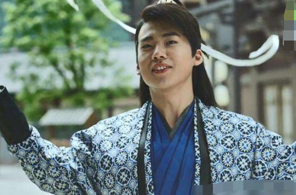 郭麒麟|高雅不是装的! 郭麒麟郑恺买衣服时对服务员的称呼, 差距太明显