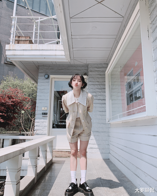 『宋雨琦』宋雨琦减肥成功开始秀腿了，“无痕袜”配娃娃鞋，效果出人意料