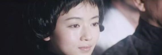 央视|出门6个贴身助理30个保镖,被央视批评后,她仍是“屡教不改”