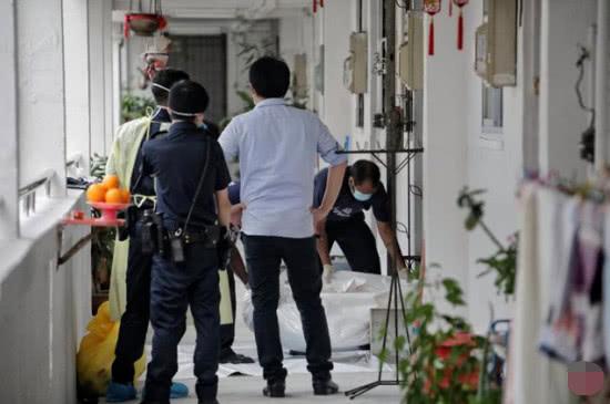 「罂粟」女子在家死亡5天邻居闻到异味报警，其患精神病的女儿一直在家中