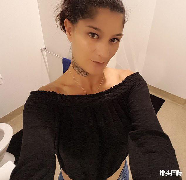 「新西兰」当着6个孩子面，新西兰父亲用铺路石砸死妻子，大喊：我让你去死