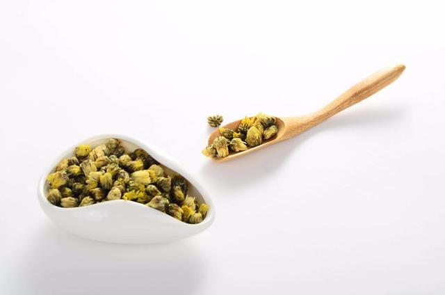 肝脏@护肝、养胃怎样“一举两得”?用这3样东西泡水喝,或许有用