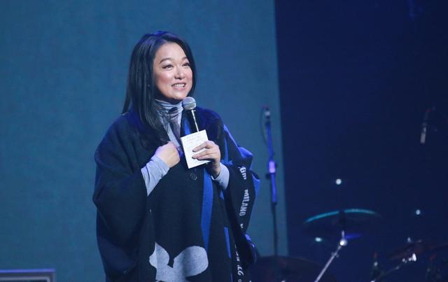 「香港小姐」42岁李珊珊罕露面！神隐8年胖若两人，患惊恐症一度濒死情路坎坷