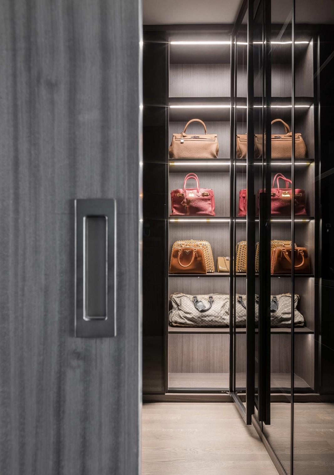 设计师▲这才是我的理想之家，220㎡大平层设计，进门就被客厅吸引了