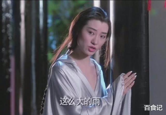 「王小凤」因出演女鬼而成名，入戏太深患上了抑郁症，老公卖掉公司陪她