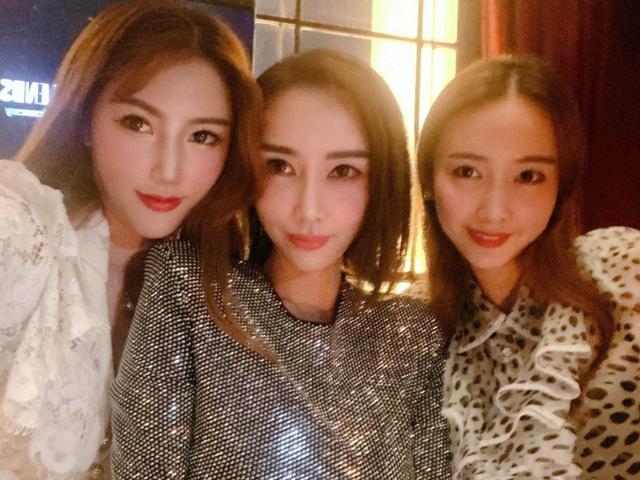 Angelababy|Baby缺席阔太团最新聚会疑被出局，录综艺路透照冻到面容僵硬