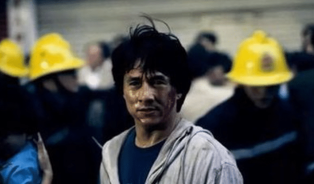 成龙|因与成龙闹不和，拍了一部电影讽刺成龙，没成想却成为经典