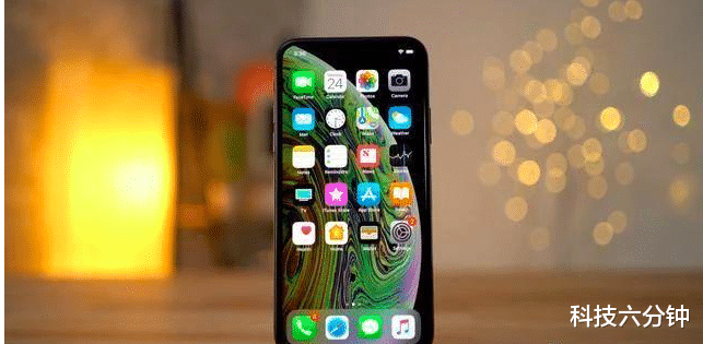 iPhone SE▲库克扛不住了！A12仿生+iOS 12+1200万双摄，从8699元跌至3960元