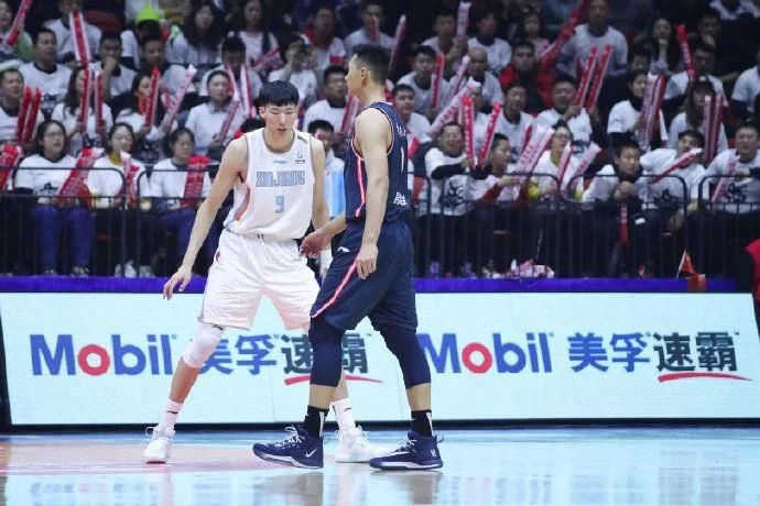 周琦：时隔百天再露面！手臂肌肉爆炸！不如女篮姑娘？周琦打了黑子脸