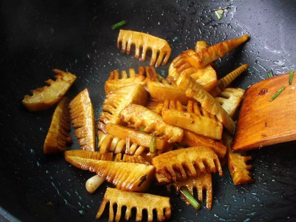 #额温枪#喝了这种家常汤，湖南一家六口被毒倒！清明祭祖千万别吃这东西！