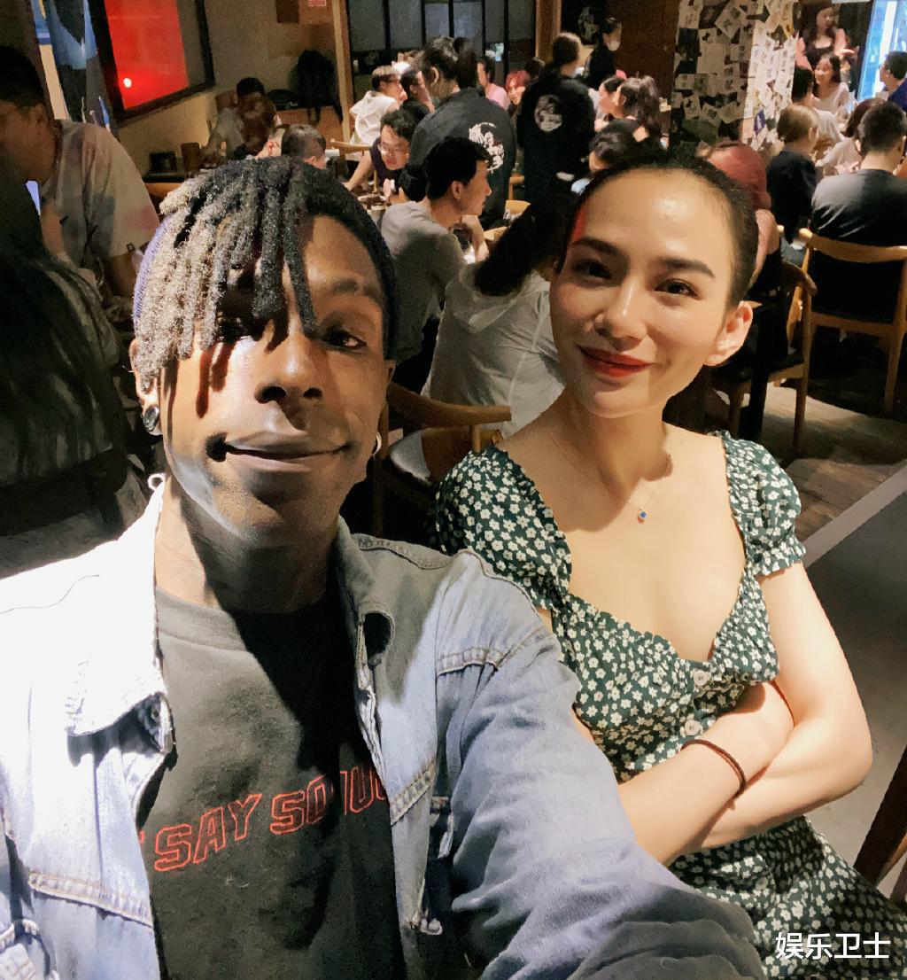 张艺兴|与张艺兴发生争议后，布布及女友和王一博上节目，《天天向上》这期或被骂