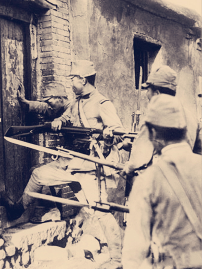 机枪|镜头下真实的日本鬼子：图5跪地待戮的花季少女，比电视剧上的残忍多了